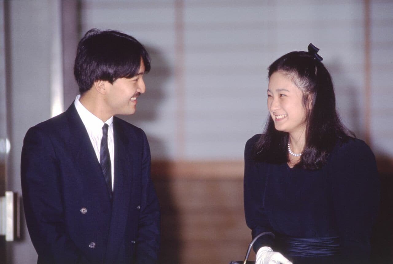 1989年9月12日、記者会見を終えた礼宮さまと川嶋紀子さん（当時）　©JMPA