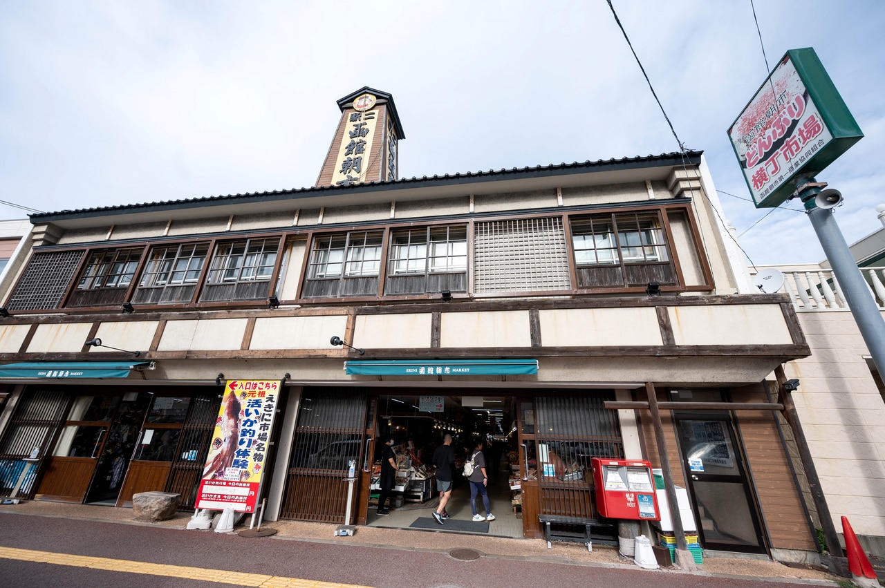 1万坪の敷地内に大小の建物が並び、約250の店舗が軒を連ねる。©Takashi Shimizu