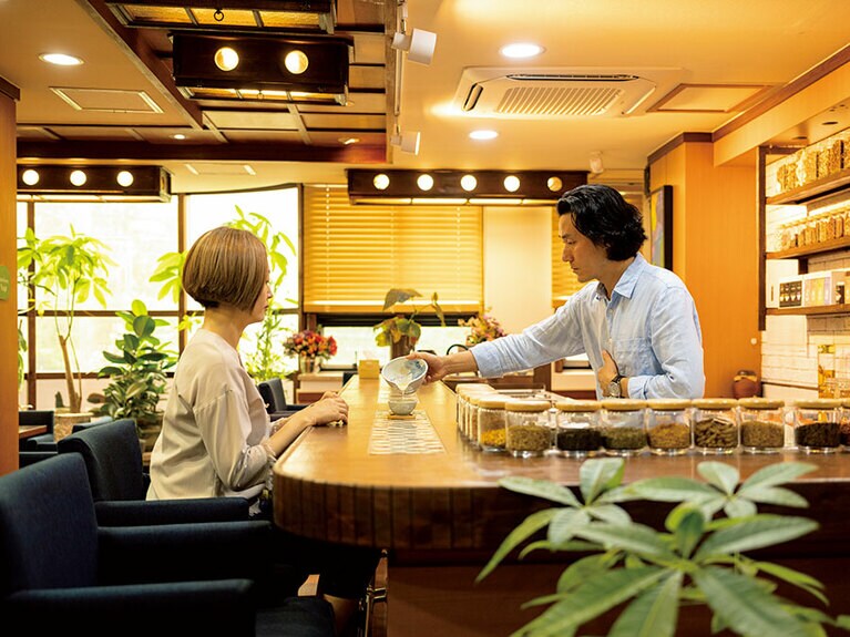 ティーセラピーのみの予約も2名から可。足湯付きで30,000ウォン／約60分。