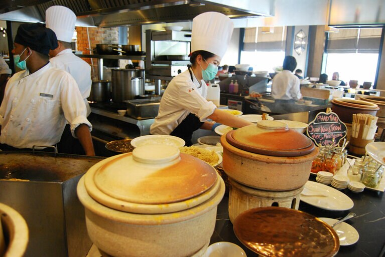 多種のジャンルのことを“和洋中そろった”と日本語で表現するが、マレーシアの場合は“馬洋中”の馬に、さらにマレー、中国、インドの3つのジャンルが含まれているので、自然とバラエティ豊かになる。