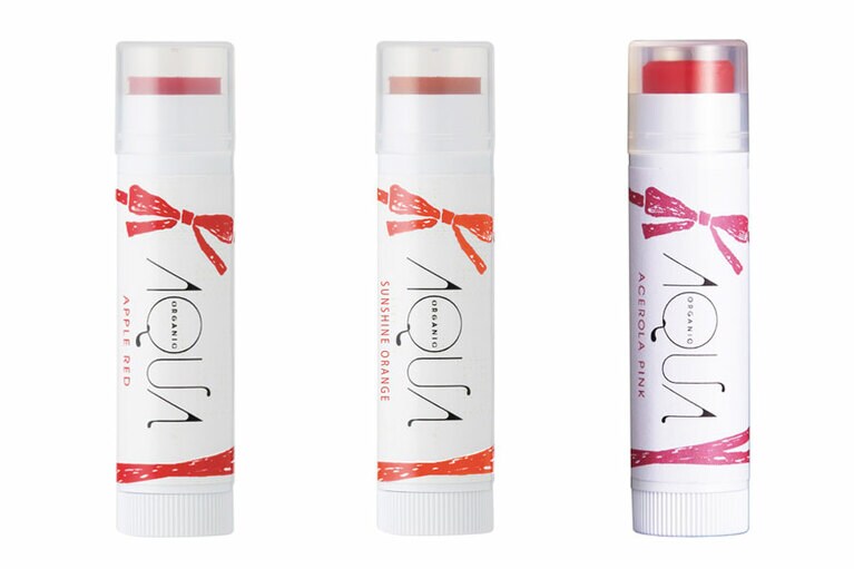 「オーガニックスイーツリップ」。左から、03アップルレッド、05サンシャインオレンジ、10アセロラピンク 各1,500円。