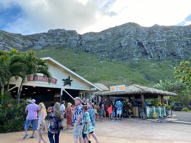 ドリンクは「Tiki Bar」で購入。アルコール、ソフトドリンクなどが揃う。