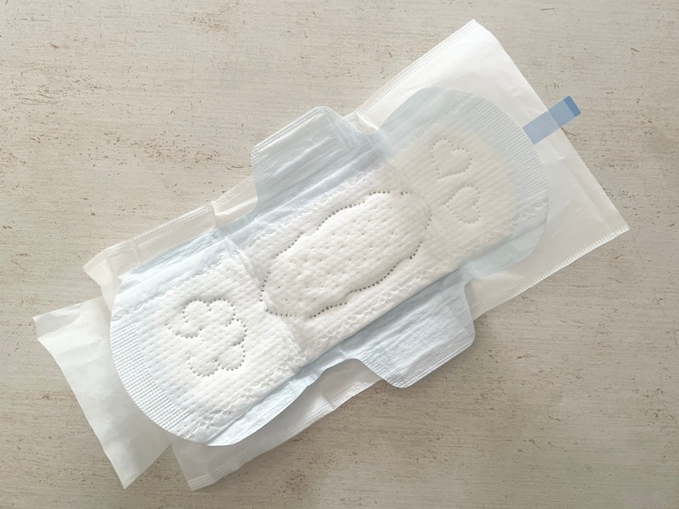 瞬間吸収シートで経血を吸収。ひんやり感だけでなく、ナプキンとしての基本機能にもこだわっています。