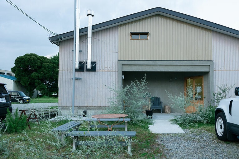 「1988 CAFE SHOZO」の裏手に建つ焙煎所。