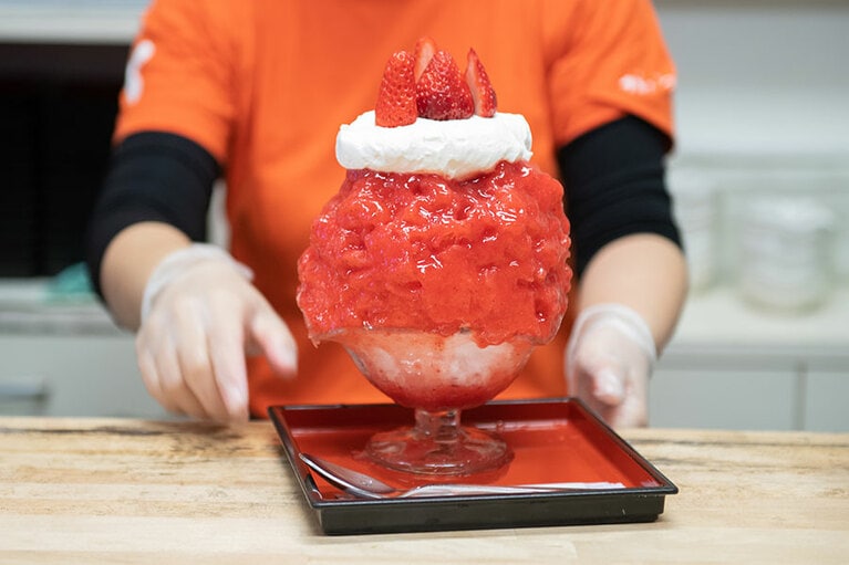 シロップはあふれるほどたっぷりかけるのがお約束。