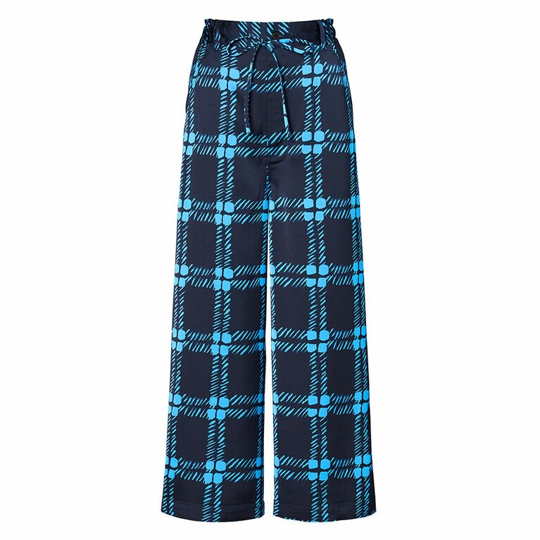 ドレープイージーワイドストレートパンツ 各3,990円。