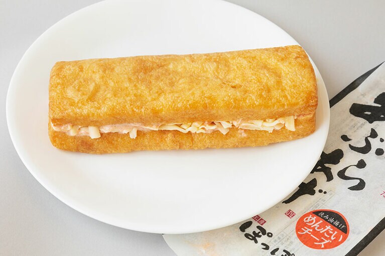 焼くとチーズがトロリ。栃尾 めんたいチーズ 挟み油揚げ 537円／まめ工房 ぽっぽ