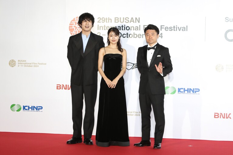 有村架純さんと坂口健太郎さん。