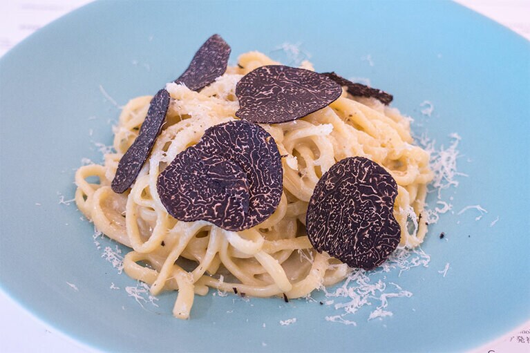 「フレッシュトリュフとバターを使ったタリオリーニ(3mm)」2,000円。