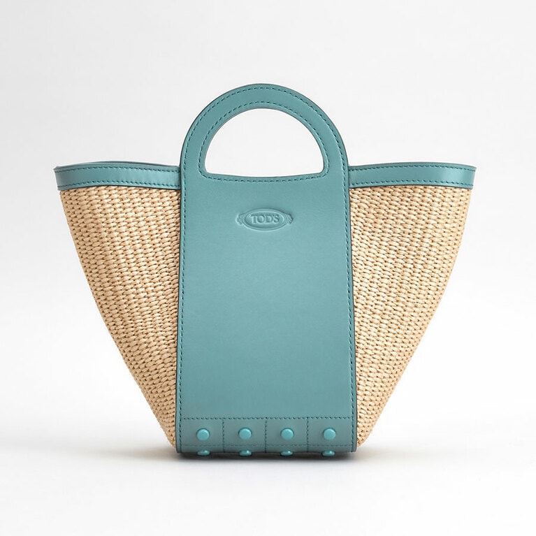 トッズ ゴンミーニ ショッピング バッグ H21×W26.5×D10cm 135,300円 三越伊勢丹限定。