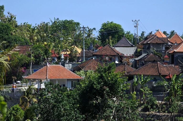 約200平方キロメートルの島に、およそ50の村があるそうです。