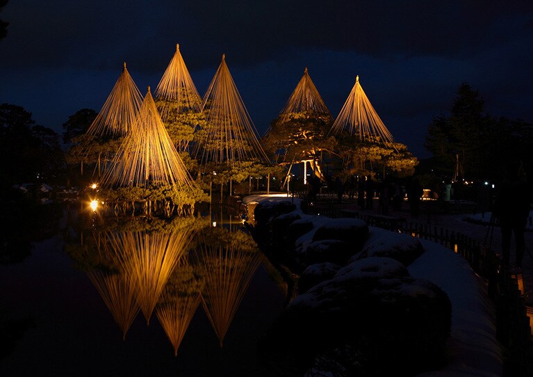 冬の兼六園。©石川県観光連盟