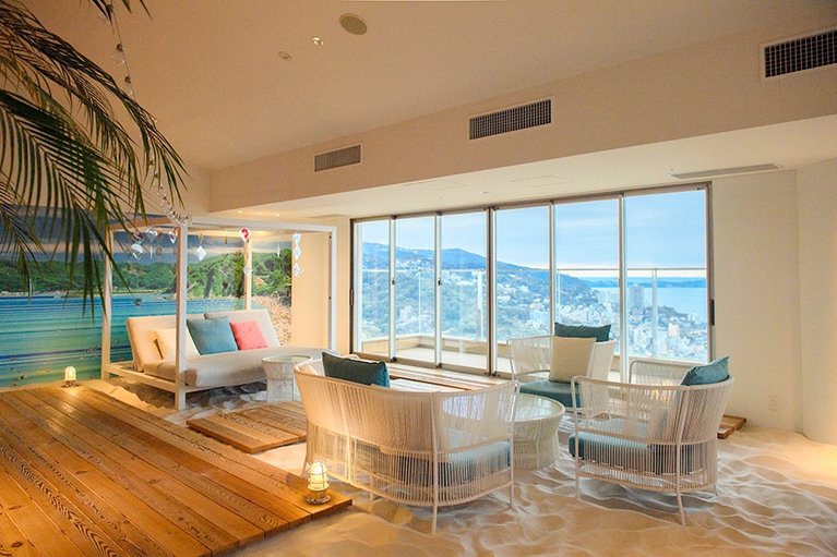 最上階の11階には大人の女性客に人気の「ソラノビーチ Books＆Cafe」。