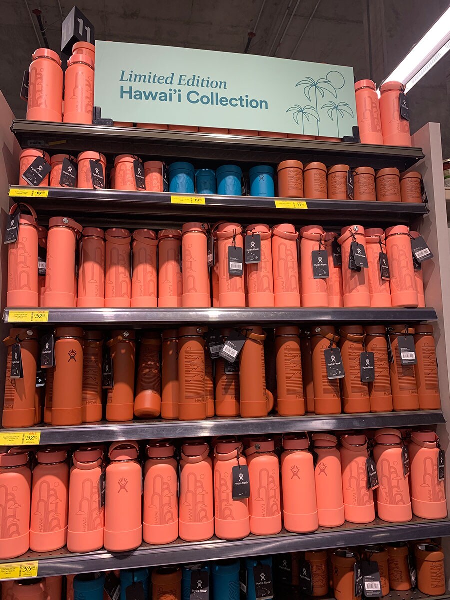 ハワイで大人気のステンレスボトルブランド「ハイドロフラスク」のハワイ限定デザイン。ホールフーズにて撮影。