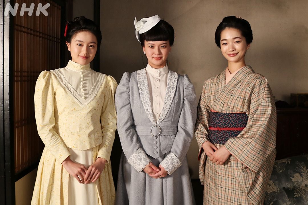 （左から）上坂樹里、多部未華子、見上愛（『風、薫る』公式Instagramより）