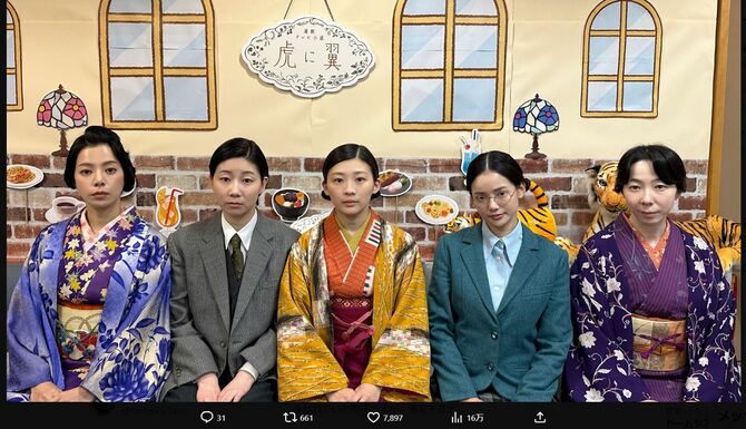 出演陣の「スン」顔 『虎に翼』公式Xより