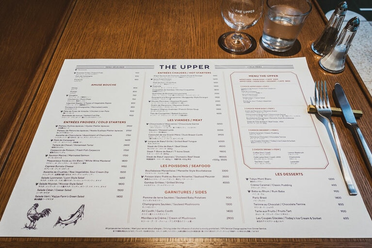 メニューがランチョンマット代わりに。