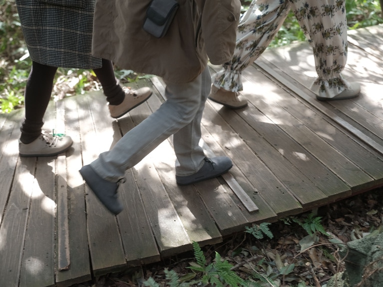 公園を歩くアクティビティでは、“モンタナ”に履き替えました。ちょっとした岩場にも動じない安定感です。