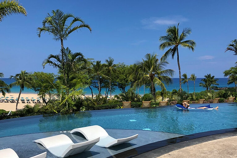 18歳以上が利用できるインフィニティプール。