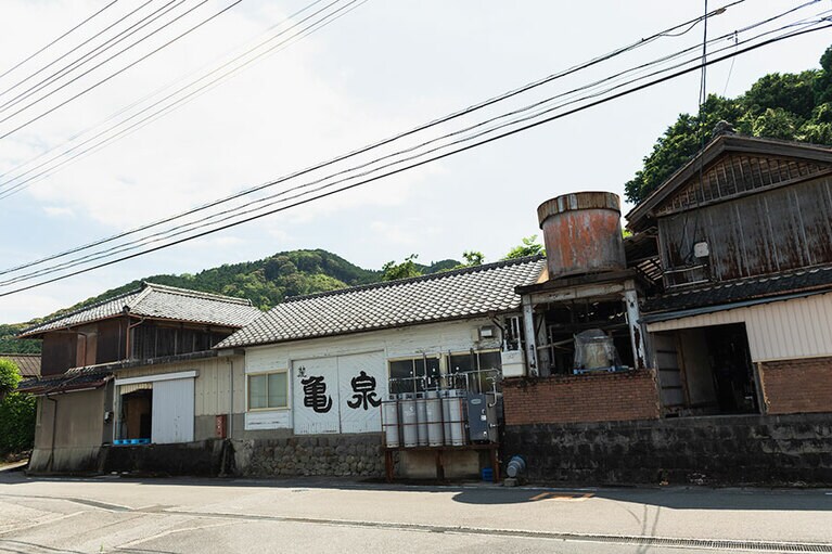 創業1897年の歴史ある酒蔵。近くには仁淀川の支流、波介川が流れる。