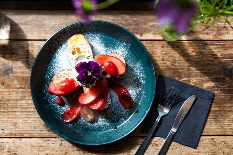 季節のフラワーフレンチトースト 1,000円。