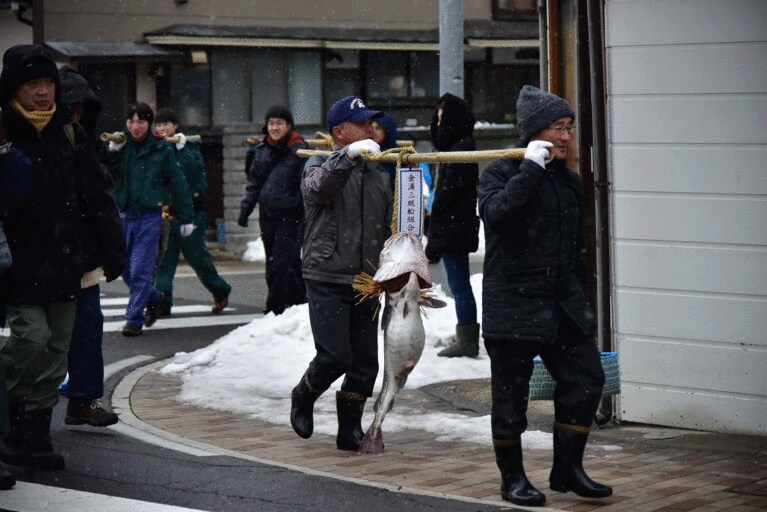 掛魚まつり（別名たら祭り）。