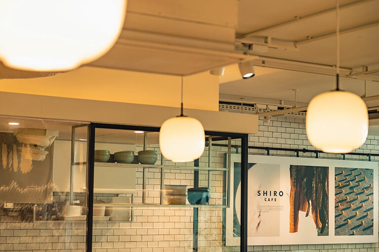 店内はほっと落ち着くインテリアで統一されている。