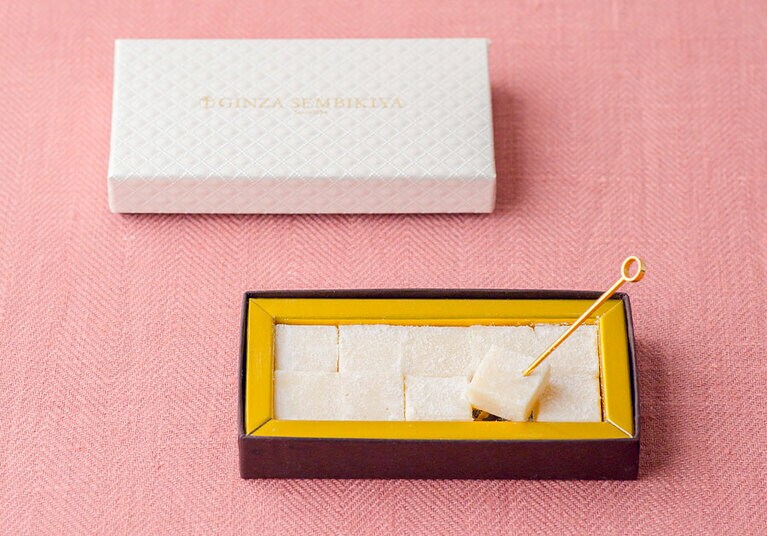 りんごの生チョコレート 900円／パティスリー銀座千疋屋