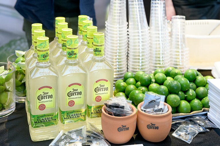 クエルボ・マルガリータとキーライム。日本でメキシコ産のキーライムを輸入しているのはCasa Natural Corp.一社だけ。