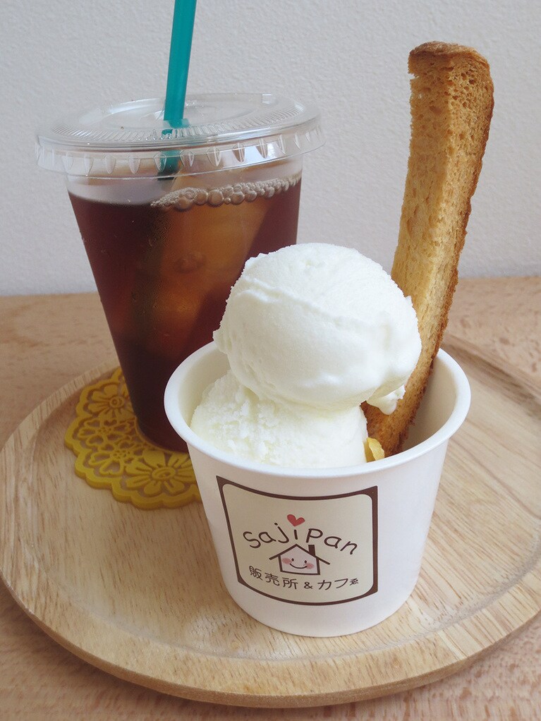 「ジェラートセット」680円～。ラッテ(ミルク味)、紅茶、モカ、マンゴーミルク。好きなドリンクとのセットで50円引き。