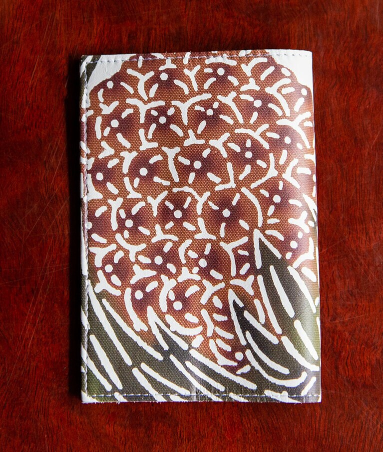 琉球びんがたパスポートケース。5,400円。