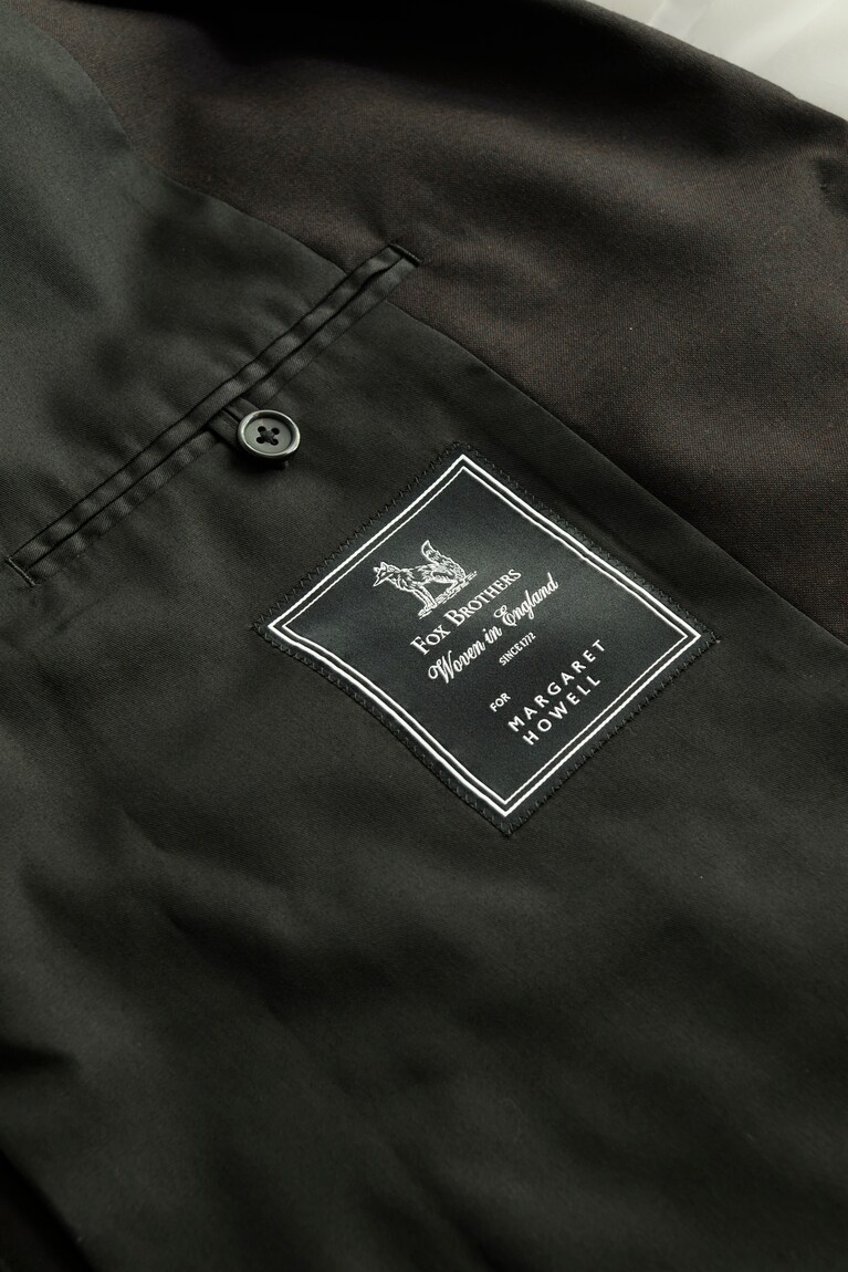 「英国フランネルの代名詞」とも言われるフォックス ブラザーズとは、ブランドの創業当初から協業を続けている。