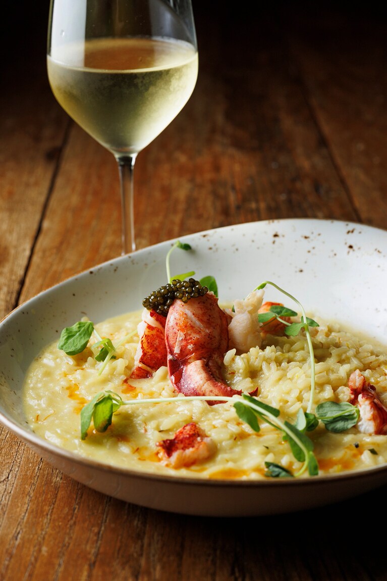 「ワン・フォーティ」の“ロブスターサフランリゾット” 72ドル。