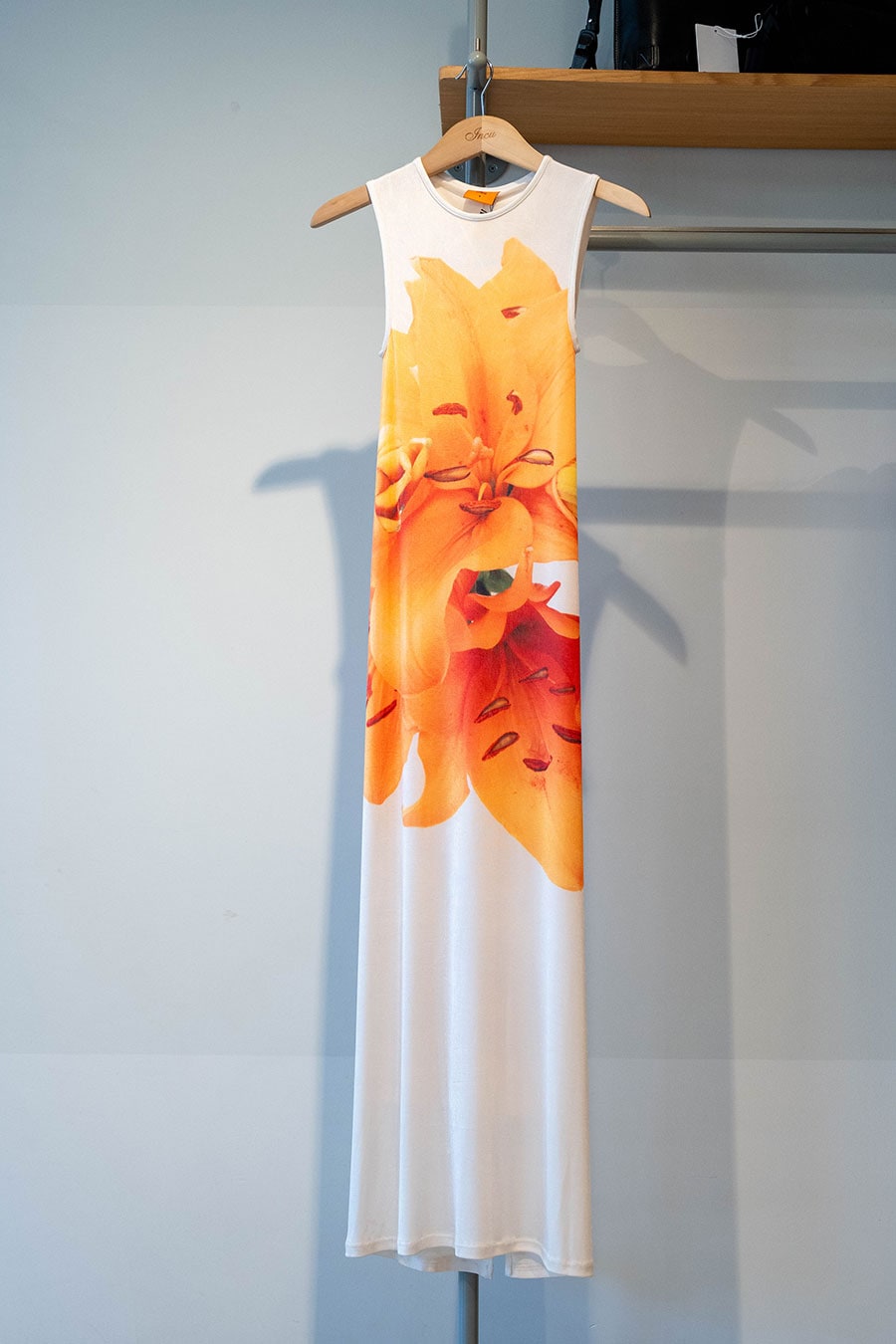 花柄プリントが鮮やか、ジャージー素材で着心地もいいIncu Collectionのドレス $290。