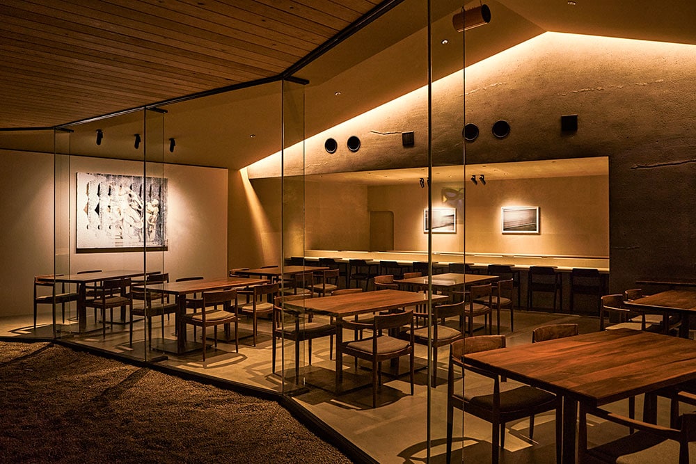 レストラン「EN」では、ランチとディナータイムに寿司会席を中心としたメニューを提供。