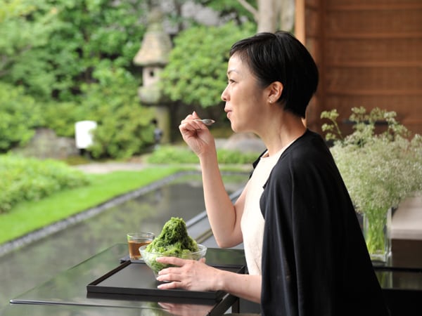 緑かがやく虎屋菓寮で心ゆくまでゆったり過ごす | 伊藤まさこの京都