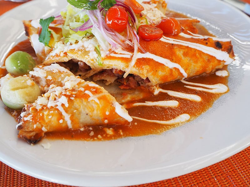 メキシコ料理のひとつエンチラーダス。