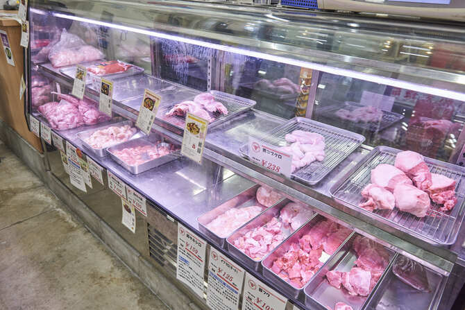 「木下商店」で取り扱うモツはすべてハマモツ。横浜市食肉市場より処理されたお肉をその日のうちに仕入れをすることで、鮮度や状態を崩すことなく提供。