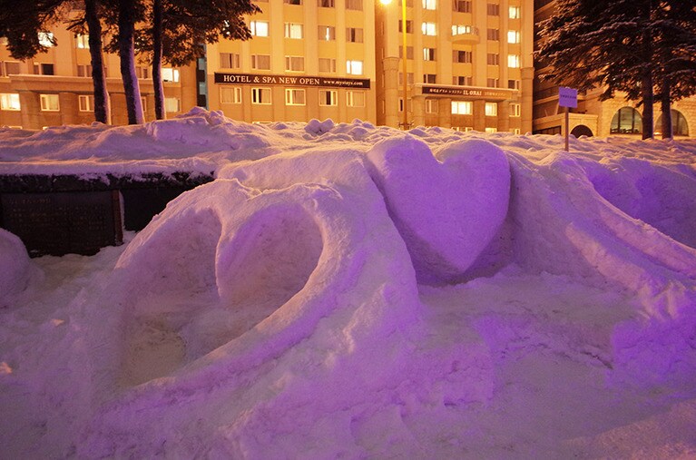 運河沿いの歩道にはところどころ記念撮影スポットが設けられている。