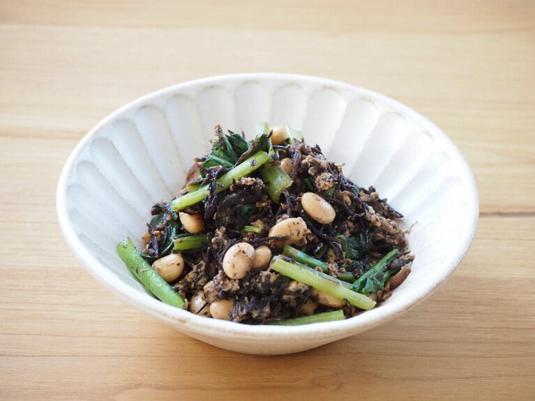 大豆とひじきの煮物は前日に作りおきしておくのがおすすめ。