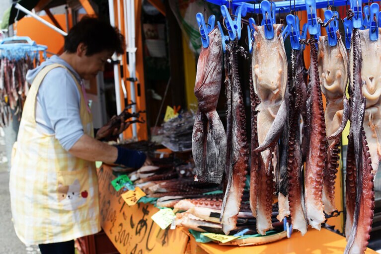 寄り道ついでに大間でお土産探し。この干したタコ、美味でした！