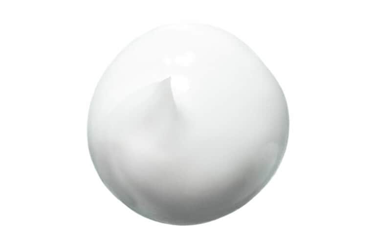 白くて柔らかく、伸ばしやすいクリーム。