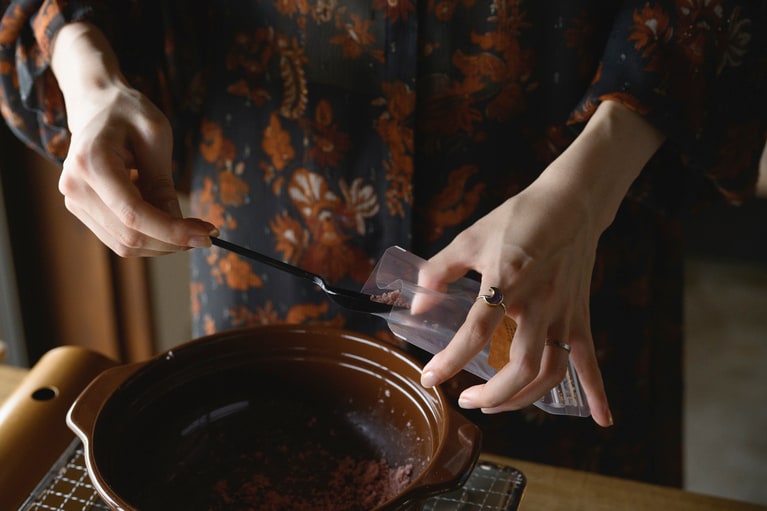 「肉料理の印象が強い赤ワインですが、赤ワイン塩はお肉の他にバニラアイスやアップルパイなどスイーツに合わせるのもおすすめですよ」と野中さん。