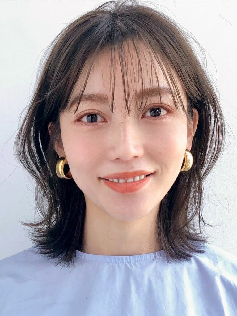 清潔感あふれる耳かけミディ。