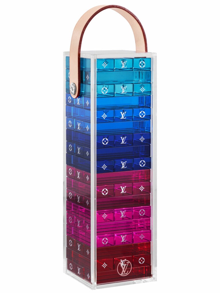 レザーハンドルのボックス付き。モノグラム・タワー G10407 9×34×9cm 330,000円。