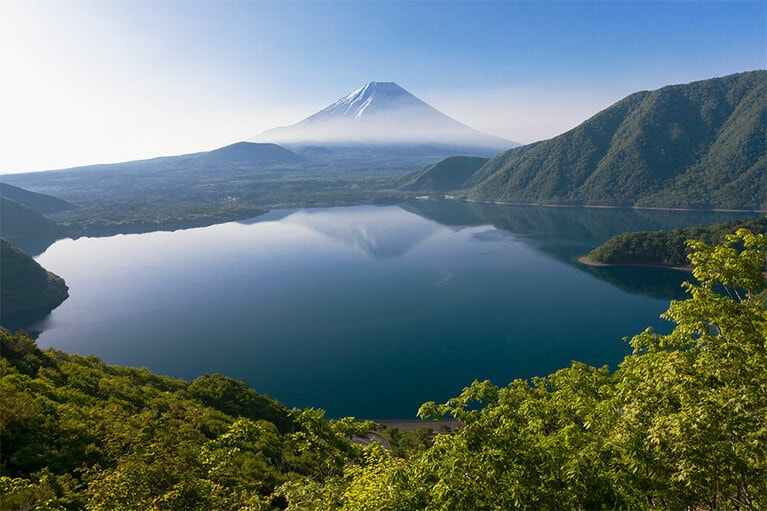 中ノ倉峠展望台。