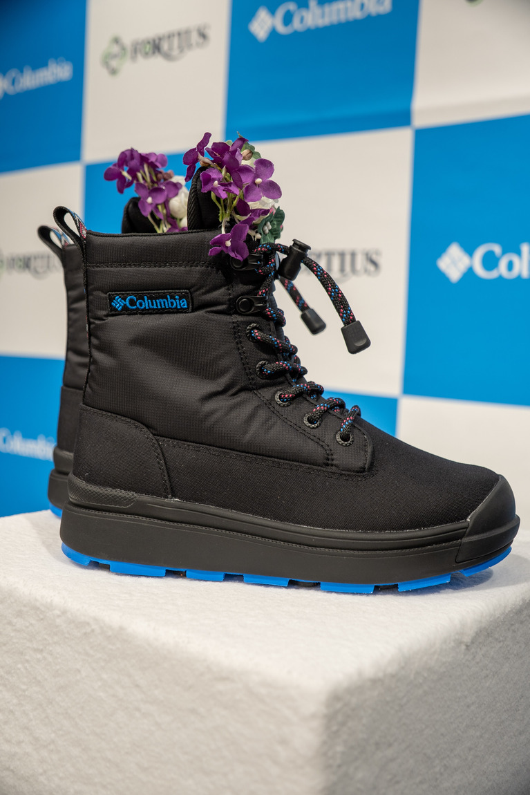 フォルティウスのロゴのクローバーモチーフを取り入れたシューズのタンカバー「PERO COVER」。