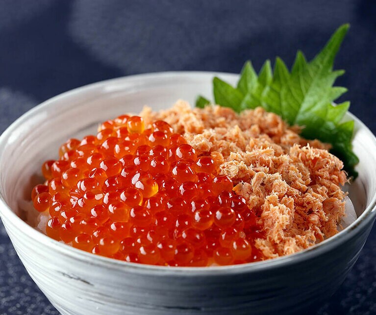 「釧路 おが和」鮭といくらの親子丼セット 5,044円。