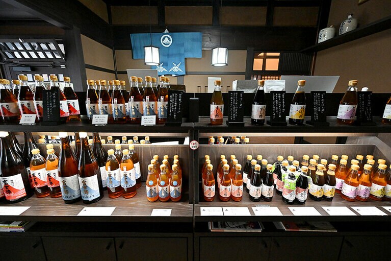 売店では定価の1割引きで商品が購入できる（一部商品を除く）。