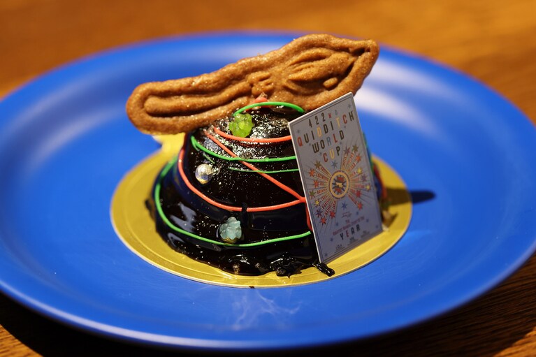 ホワイトチョコレートとライチソースのムースケーキ 850円。